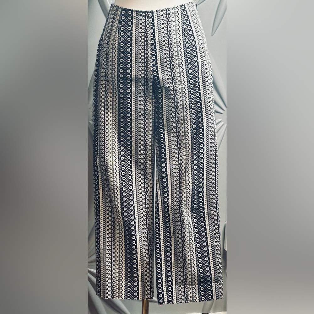 Harold’s SZ 2 black & white cropped straight legged pants, side zipper waist 27” - Picture 3 of 5